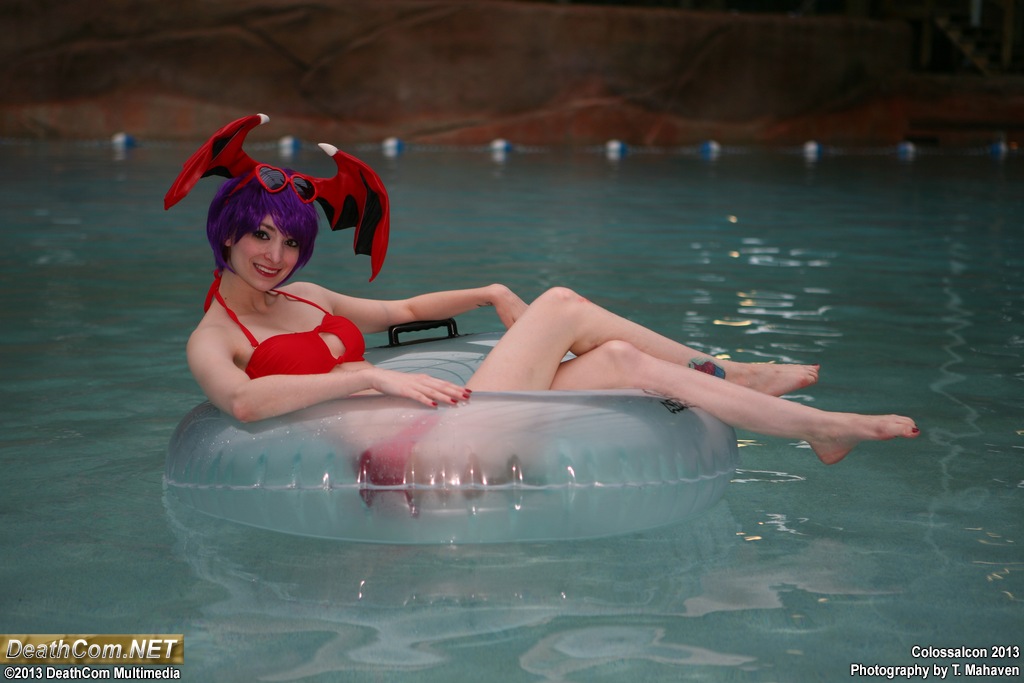 Colossalcon_2013_-_CFJT_-_Swimsuit_Cosplay_007.JPG